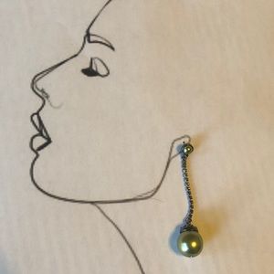 🏷 St. John Green Pearl and Crystal drop earrings